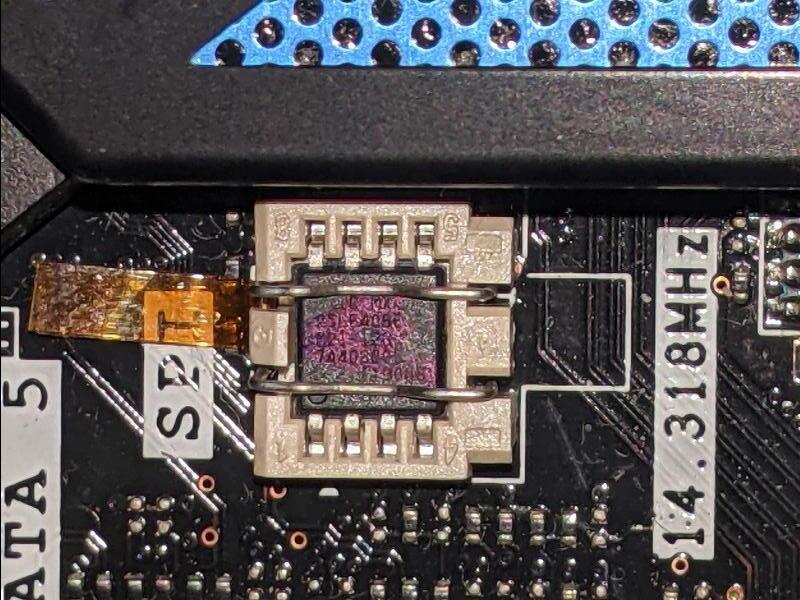 DX79TO BIOS chip-1.jpg