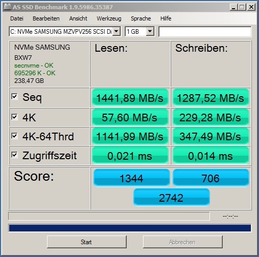 Samsung 951 in PCIE-Hyper M.2 min Card.jpg