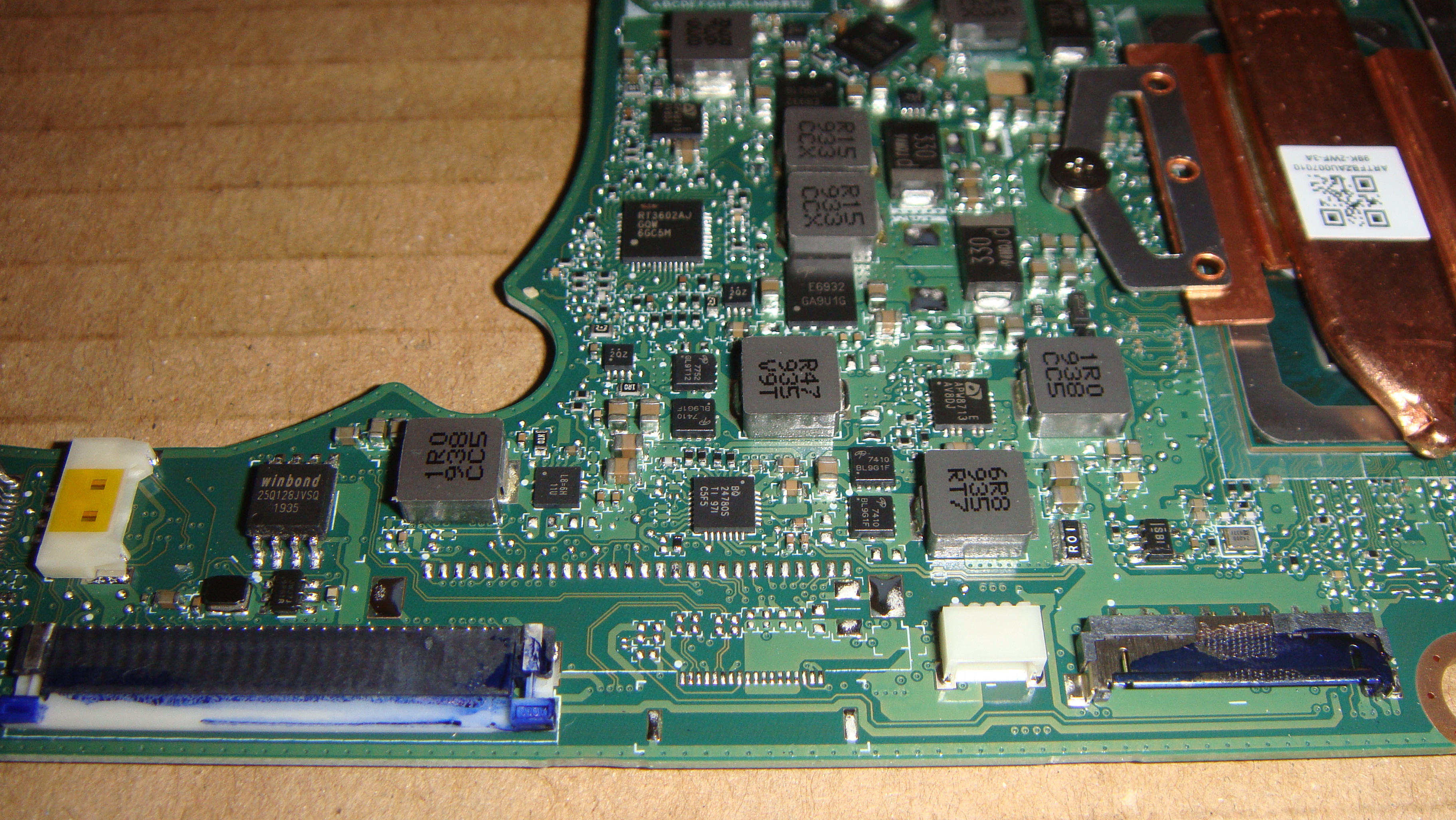 A515-54G BIOS ROM Closeup.jpg